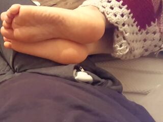 Gf shows soles voeten en tenen op mijn lap, seks film e3 | xhamster