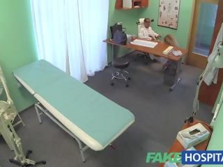 Fakehospital rangkap tiga ejakulasi di luar vagina dari dokter untuk dia bayi