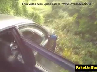 Reale brit succhiare falso coppers cazzo in auto